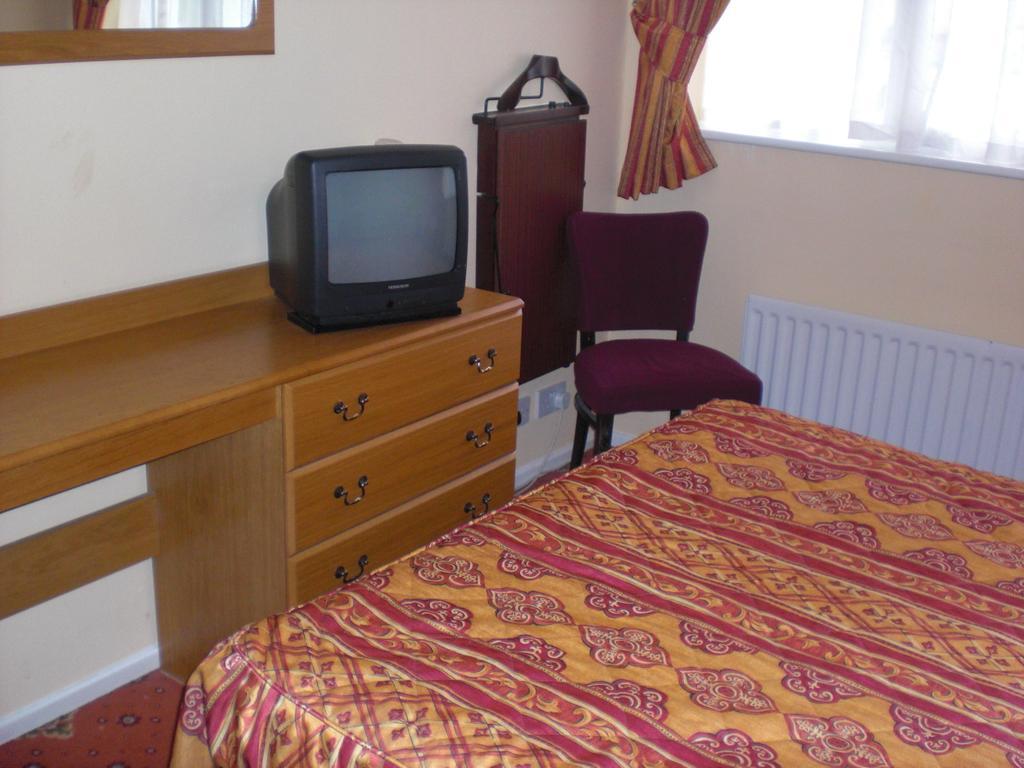 Lakeside Continental Hotel Camberley Eksteriør billede