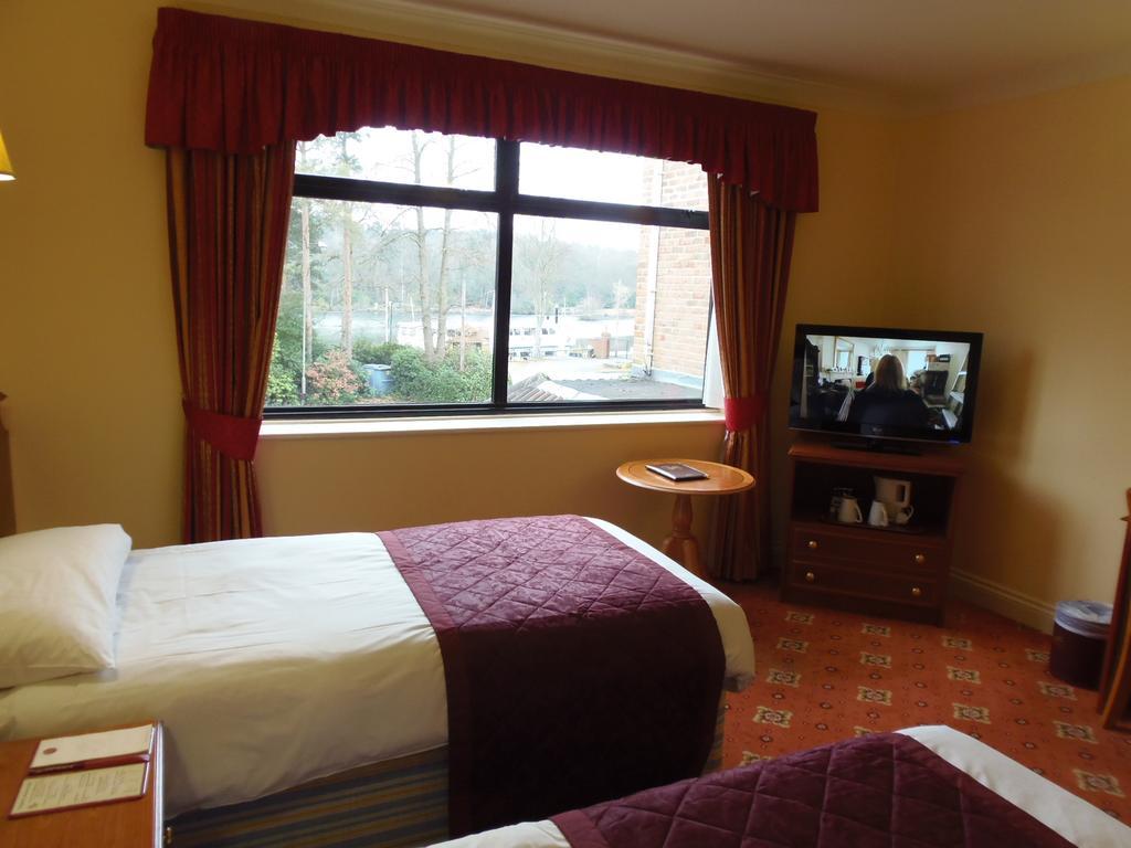 Lakeside Continental Hotel Camberley Eksteriør billede