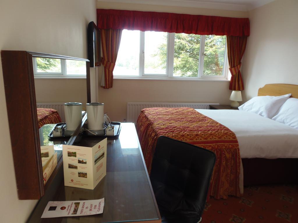 Lakeside Continental Hotel Camberley Eksteriør billede
