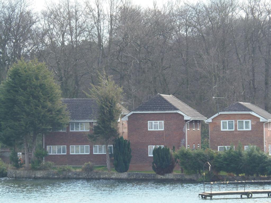 Lakeside Continental Hotel Camberley Eksteriør billede