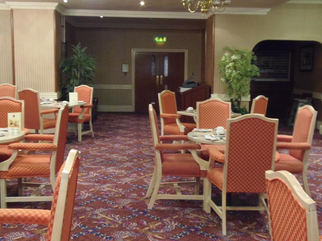 Lakeside Continental Hotel Camberley Eksteriør billede