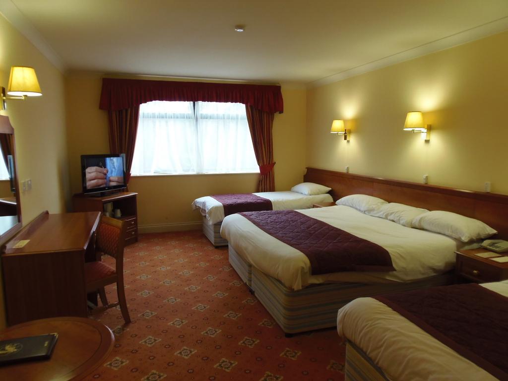 Lakeside Continental Hotel Camberley Eksteriør billede