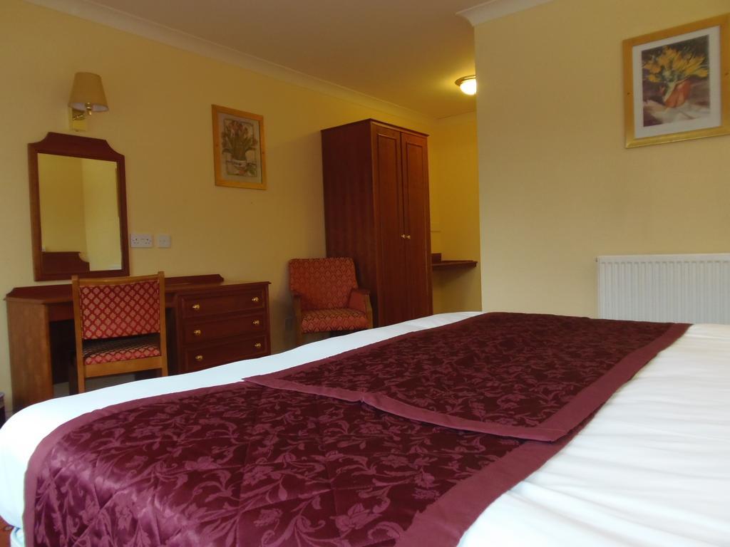 Lakeside Continental Hotel Camberley Eksteriør billede